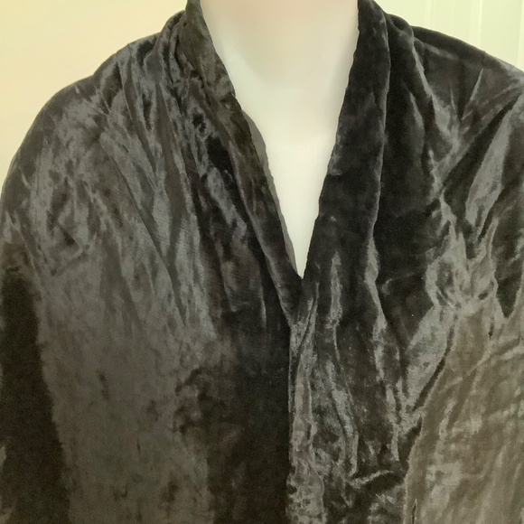 Gorgeous Black Velvet Scarf Shawl - Picture 2 of 16